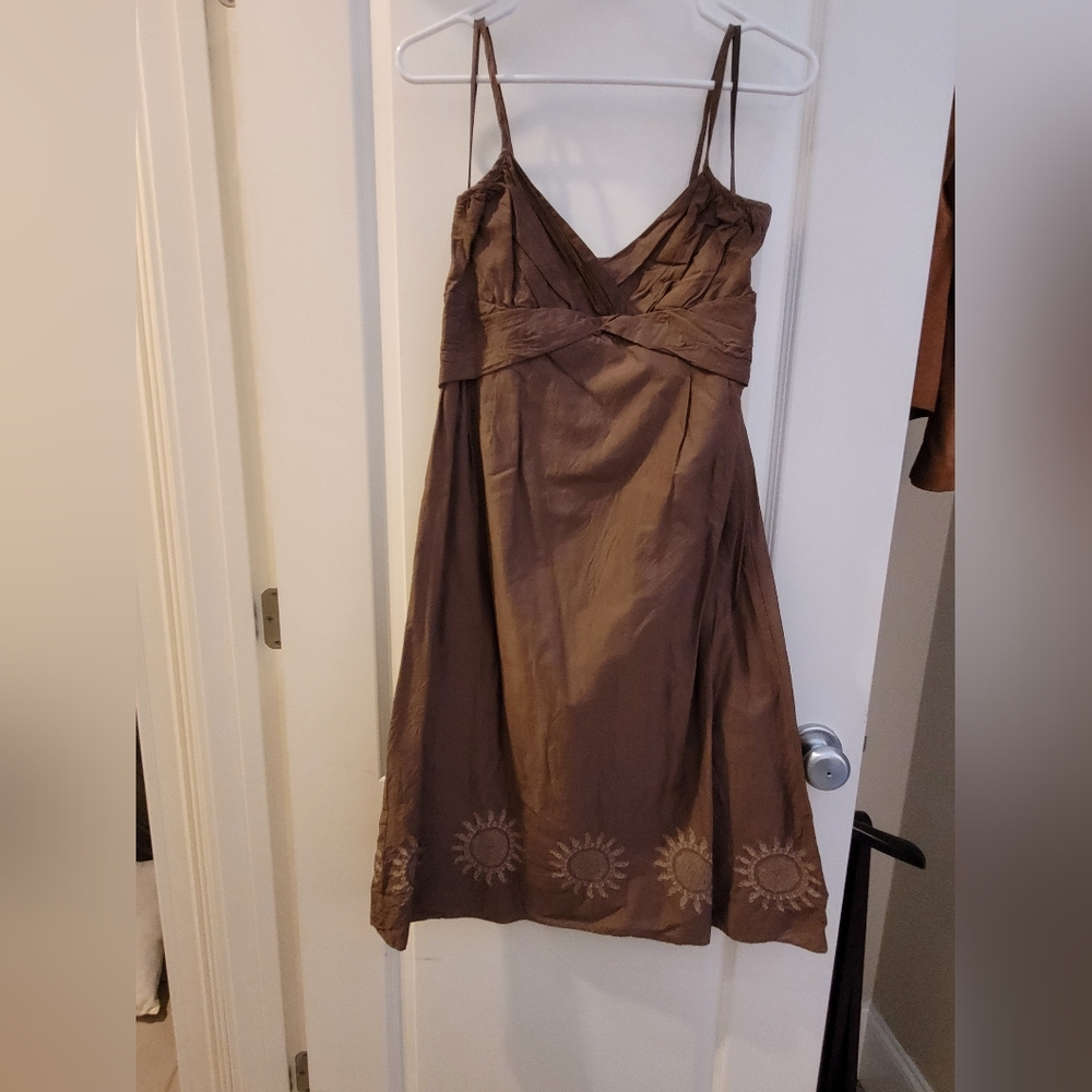 Ann Taylor Loft Brown Dress with Tan Stitched Suns 🌞